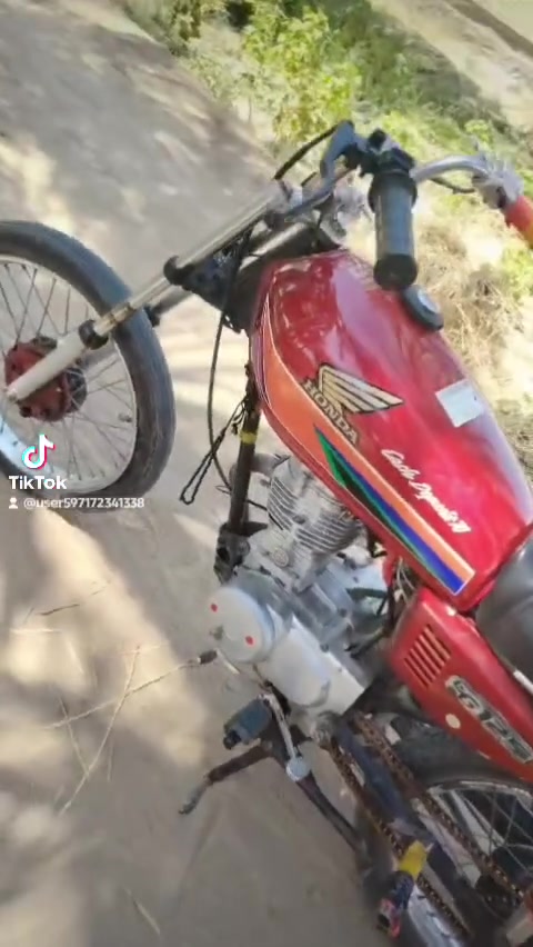 سلام عليكم
دراجه نامه شلامجه حلوه ونضيف احله من الصوره 
محرك مفتوح ولغات فقط فصله وسرعة معدله 
تجي وتشوف بعينك مراوس بدراسة نامه أوراق وانطي  فرق

وابيع ب 450وبيه مجال 

للعنده ينزل بل تعليقات 

رقمي ***********
