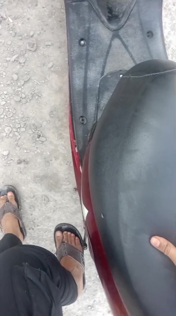 السلام عليكم دراجه عصفورية للبيع شغالة نكره هندر + شلعه ومعدل للبيع سعر  300 و بيها مجال حك جية او مراوس  +انطي فرق مكاني بغداد غزالية للتواصل ***********