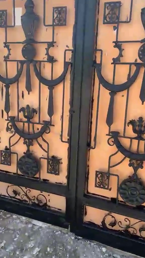 سلام عليكم بيت 100 متر نوع العقار بلديه اوراق كامله
*********** 
 الصياده قريب مقر الحلبوسي

نص مكتوب في الصور:
- 100 متر
- نوع العقار بلديه اوراق كامله صياده الجديده قرب مقر الحلبوسي