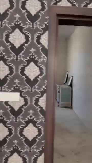 السلام عليكم بيت في حي العباس للبيع المساحه ٦٠ متر على الطريق الحولي الجديد بناء حديث ونظيف طابو زراعي سند ٢٥ طابقين غرفتين استقبال وحمام ثنين كلشي موضح بالمقطع 
للاستفسار 
***********

***********
