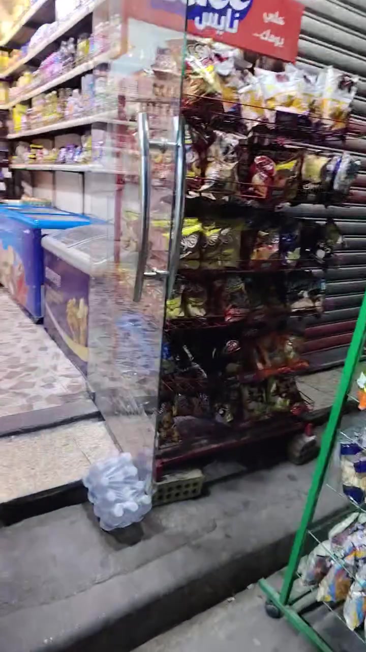 أسواق للبيع  البلديات ضياء الحلفي شارع البانزين خانه ايجارها ٢٥٠ وتحتوي على مخزن للاستفسار ***********
