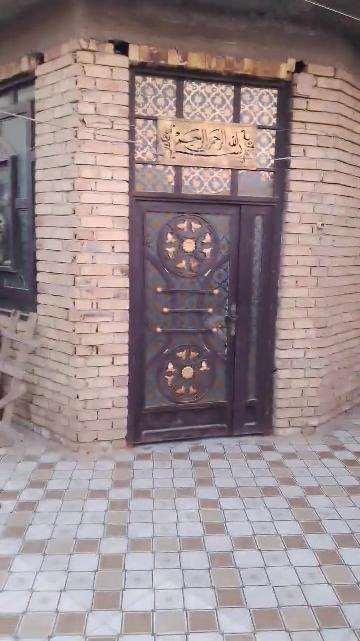بيت للبيع مساحه 300م 3 غرف نوم واستقبال و محل بحي الجمعيه زراعي مقابل مجمع التركي ثاني شارع بالزراعي ه‍ *********** +واتساب
