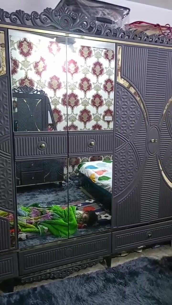 غرفة نوم تركية • مراية طويلة • مجر صغير