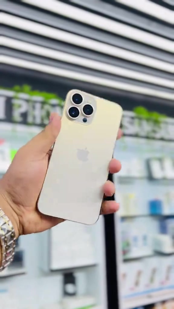 ايفون 13برو ماكس 📲
ذاكرة256.

بطارية91🔋

يعبرى هوى 

تك سيم 

لون ذهبي 

ما مفتوح 

سعر675🔒🔒

***********
