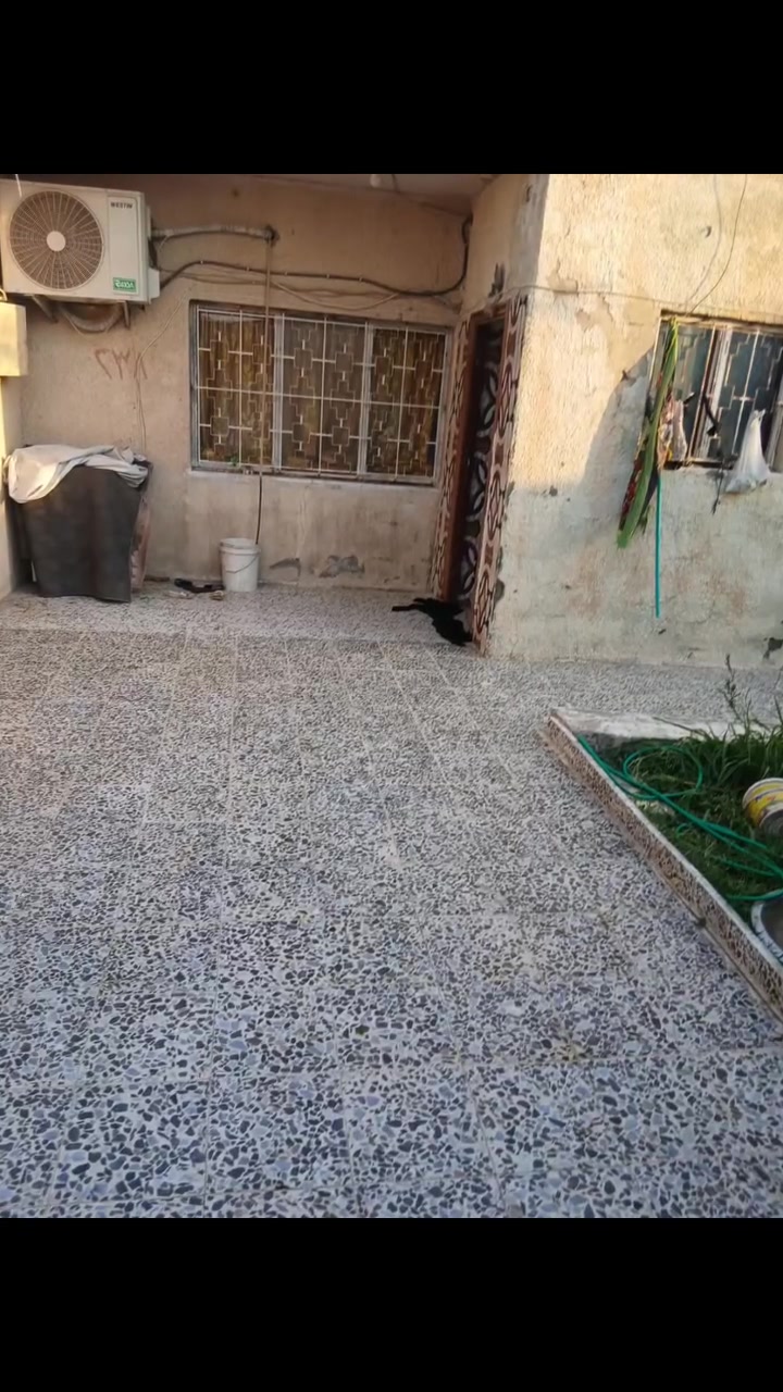 للبيع دار طابو صرف بالسكك السماوه المساحه ٣٠٠م كونكريت مسلح غرفتين وصاله وبراني ومطبخ وصحيات مع مشتمل هيكل واصل للسكف السعر ١٠٠مليون
للاستفسار الاتصال *********** واتساب مكتب السكن للعقار بالقشله مجاور حسينية مجلي
