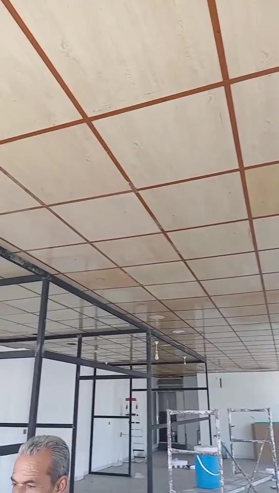 اسلام عليكم هاي سقف ثانوي ابلاستك بس القوالب بدو الحديد ١٦٠ متر احسبهن ١٠٠ متر اليريد يجي خاص وهاذه الرقم ***********
