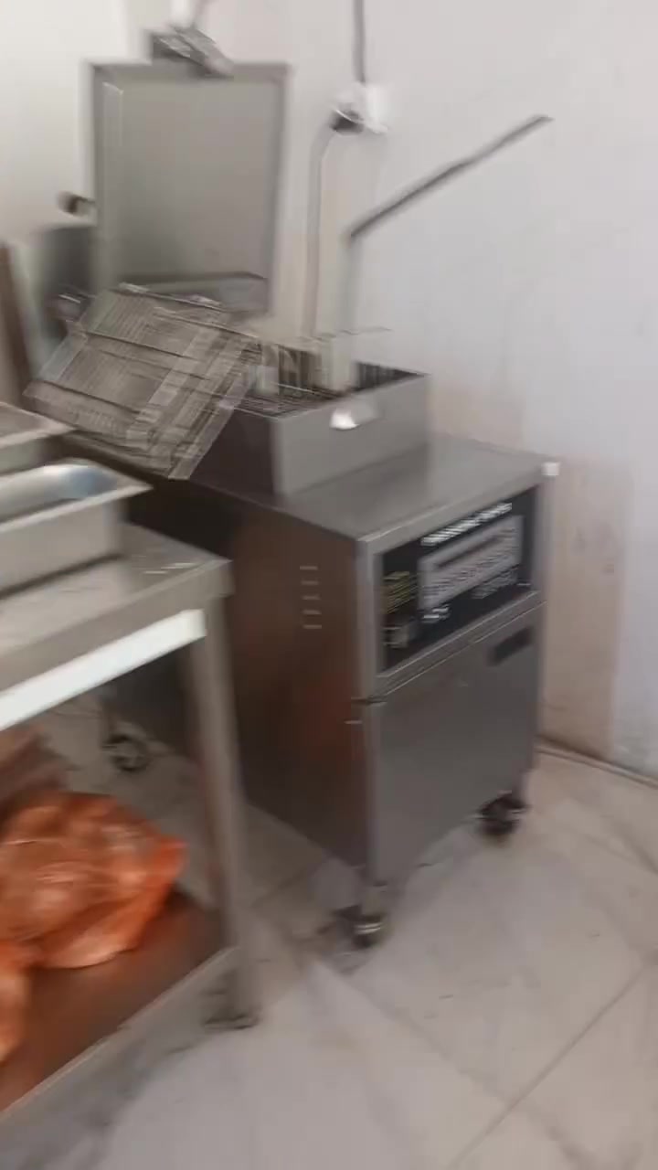 مطعم  كامل مكمل للبيع العنوان ناصريه قضاء الرفاعي 
***********
مطبخ كامل من الزغيره للجبيره مع صاله ايضا وبرادات وعوارض وغيرها اريد بيع جميع الاغراض دفعه واحده وسعر المطعم 12000000 . . . . . 12مليون دينار عراقي وقابل للمفاوضه بعد فحص الاجهزه وباقي الامور والتاكد من الاسعار قبل تخميهل ومكان الدفع يكون من المطعم للتاكد من الاجهزه كما ذكرنا سابقا لضمان حق الكرفين والتوفيق للجميع 🌹
