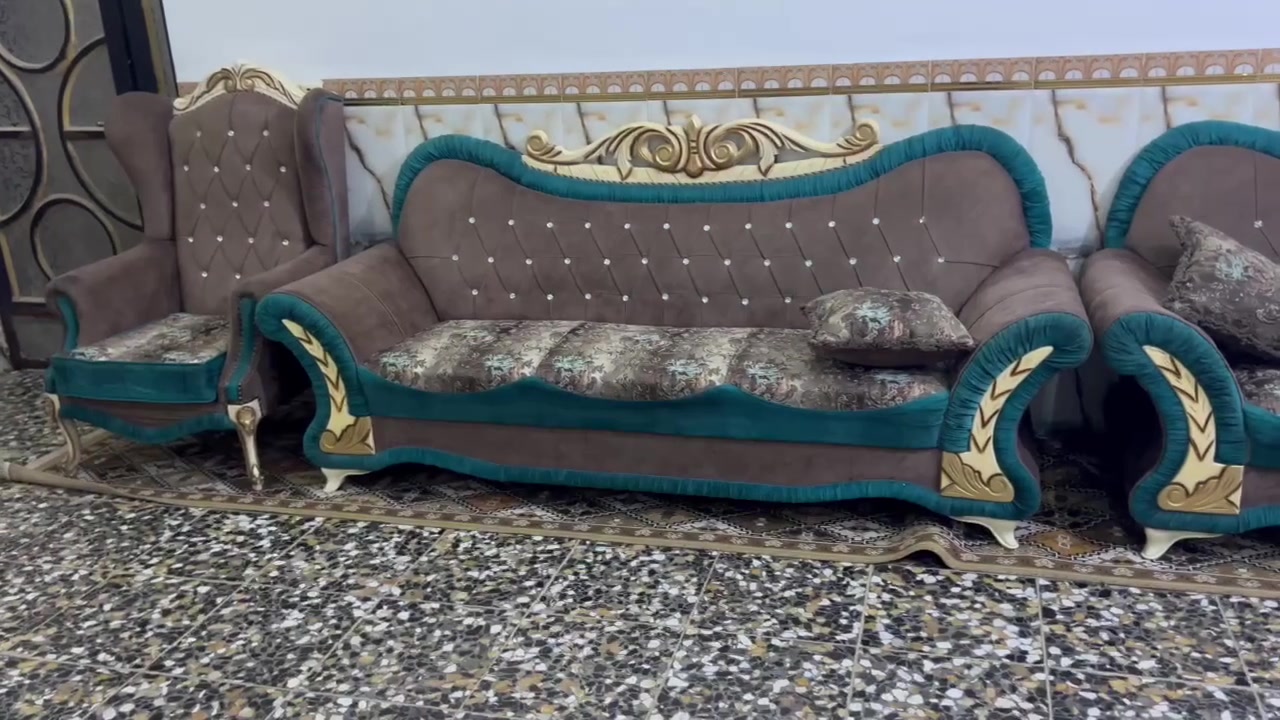 السلام عليكم تخم 8مقاعد للبيع  الستفسار تصال عل رقم ***********
