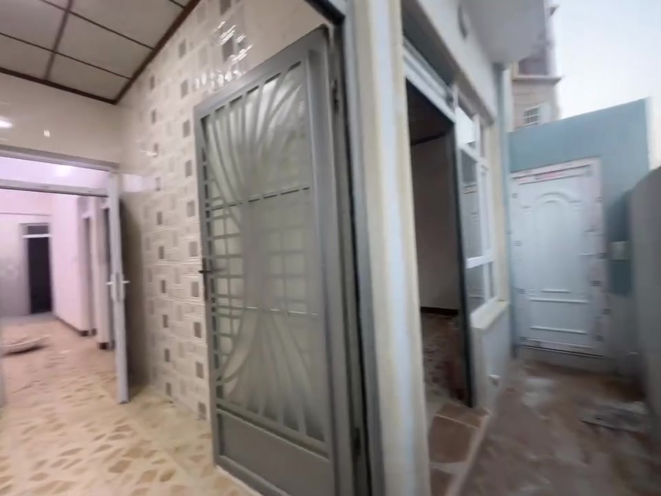 بيت للإيجار في مزارع زيونه بالبدايه طابق ونص 
ايجارو ٣٠٠ الف 
الاستفسار الاتصال على الأرقام 
***********
***********

