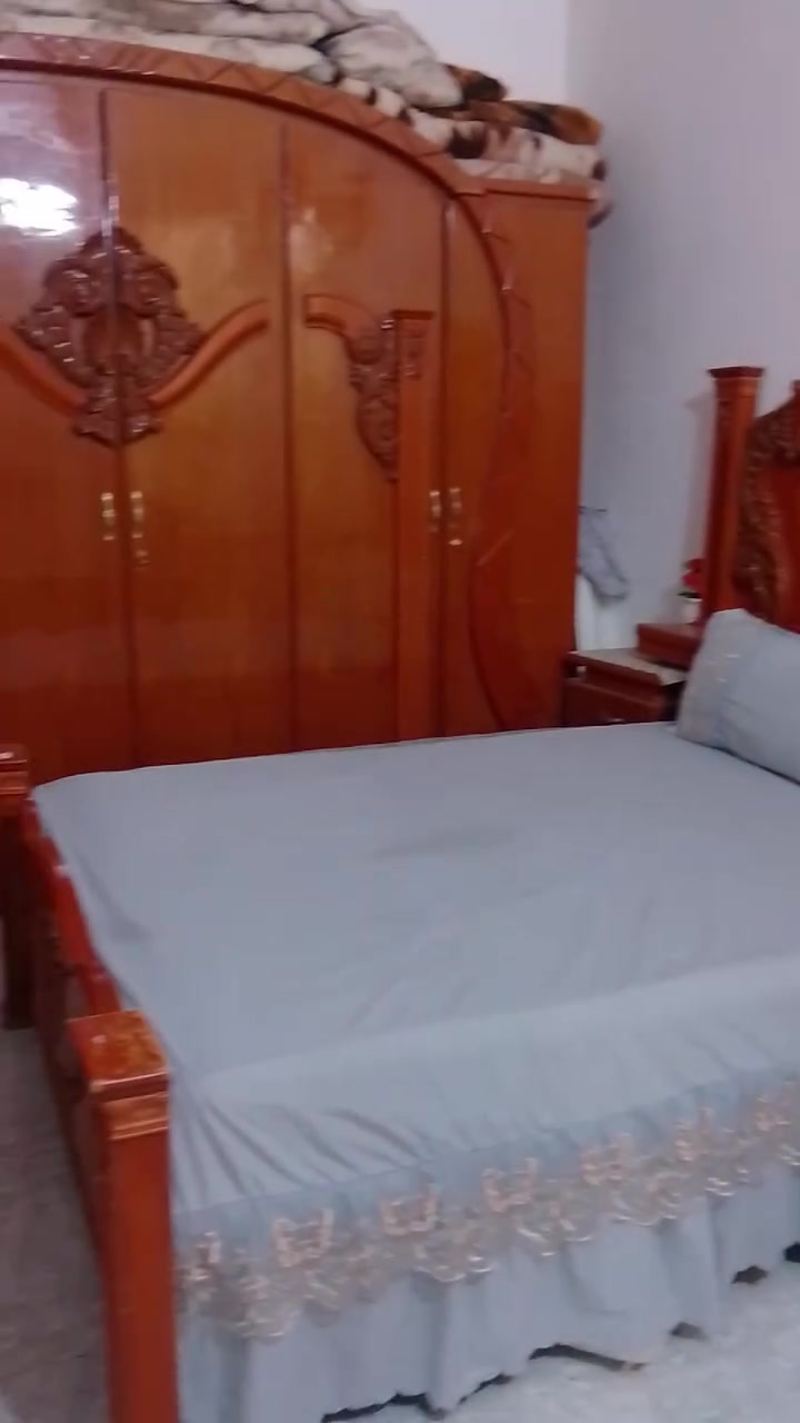 غرفه نوم • نضيفه • خزانة ٦ أبواب