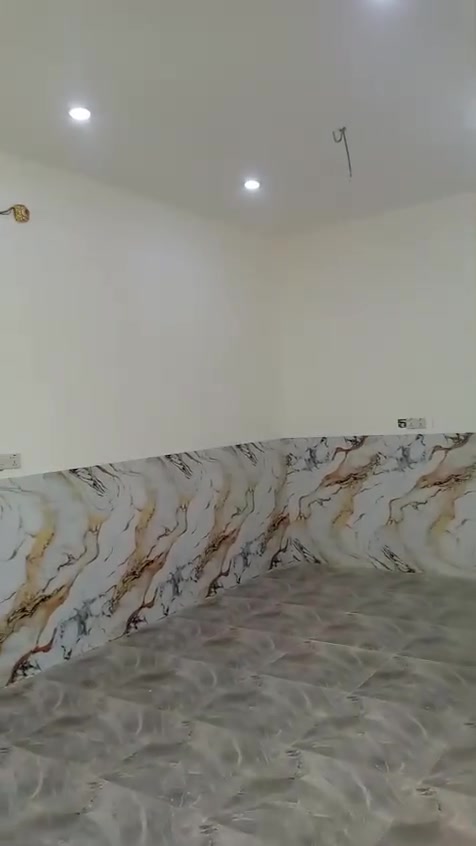سلام عليكم بيت للبيع مساحه 200متر مكان حي زهور استفسار ***********
