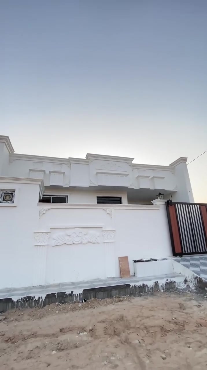 ⁨	ما نعرض أي بيت.. نعرض بس اللقطة! 🎯🏡
بيت جديد وموقع ممتاز جداً بالـ 6 كيلو، قريب من المجمع الهندسي ومجمع اليرموك، تصميم عملي واستغلال ممتاز لكل المساحات.
💡 تفاصيل العقار:
٢٠٠ متر ، بناء حديث 
 الموقع: الـ 6 كيلو (قرب المجمع الهندسي ومجمع اليرموك).
 المحتويات:
 مدخل استقبال + حمام خارجي.
 مطبخ مجهز نظام (حار وبارد).
 صالة واسعة ومريحة.
 غرفتين نوم بحجم ممتاز.
 حمام داخلي ثاني.
 بيتونة وصفحة سطح مخدومة ومقفولة.
 السعر: 100 مليون دينار عراقي.
📩 للراغبين بالمعاينة الميدانية أو الاستفسار، تواصلوا ويانا عبر رسائل الصفحة مباشرة!

اوالاتصال على الرقم التالي ***********

#عقارات_الرمادي #الرمادي #الأنبار #بيت_للبيع⁩
