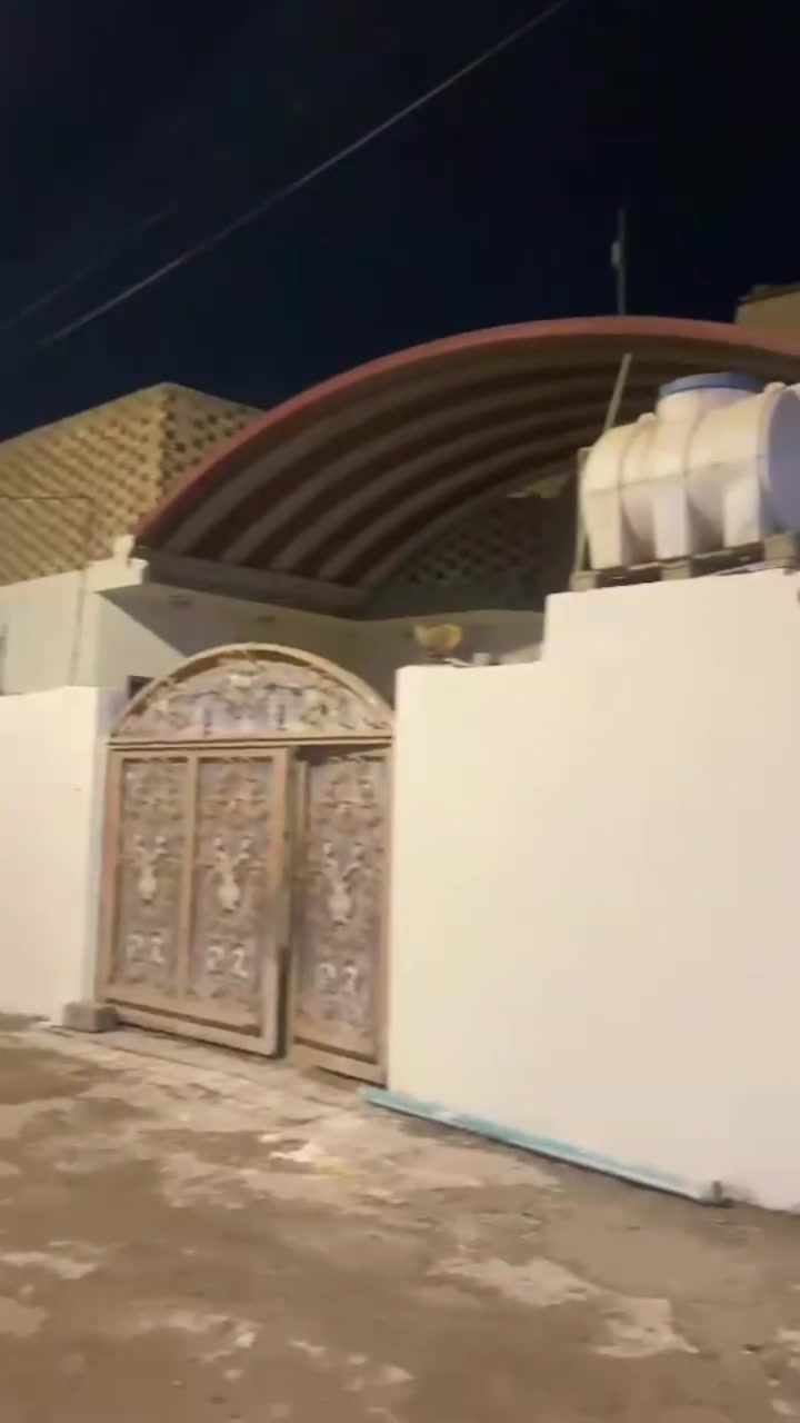 🏠✨ بيت للبيع – فرصة مميزة جداً ✨🏠
📍 الموقع: شارع المطار – شارع سبيس راجية
📐 المساحة: 250 متر
📜 سند 25
🏡 البيت واجهة واحدة، وصاير ثالث بيت يعني موقع هادئ ومميز.

🏠 البيت كبير ومرتب، منفصل على 3 بيوت
🛏️ يحتوي على 4 غرف
🚿 بيه 4 حمامات
✨ البيت نظيف جداً وبيه تفاصيل ومميزات هواية.

💰 السعر: 130 مليون وبي مجال بسيط

📞 للاستفسار والتفاصيل:
واتساب أو اتصال
📱 ***********
