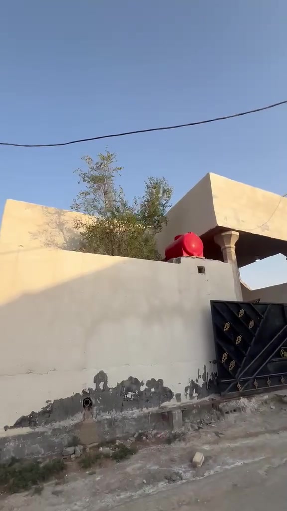 السلام عليكم 
بيت للبيع البصره شط العرب الفيروزيه مساحته 150 سعره65 وبي مجال للشراي 
 للتواصل والاستفسار مراسله على الخاص او على رقم واتس اب ***********
