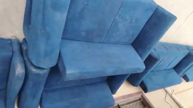 ١٢مقعد • بدون ضرر • يحتاج شوية غسيل