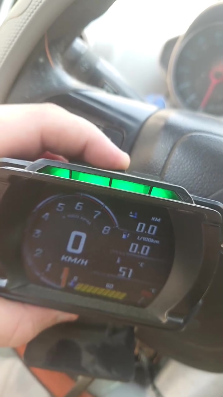 شاشة hud رياضي يعرض معلومات السيارة هواي بي مودات و ميزات 
يعرض حرارة المحرك وحرارة الزيت و كيلومتر و ضغط و حمولة المحرك و ضغط التيربو للسيارات التيربو و قياس صرفية البنزين و ميزة قياس التسارع و قياس المكابح 
و بي منبه اذا ترتفع الحرارة او تعبر السرعة المحددة ينبهك و هواي بي ميزات السعر 50 الف قفل مكاني بغداد الغزالية
