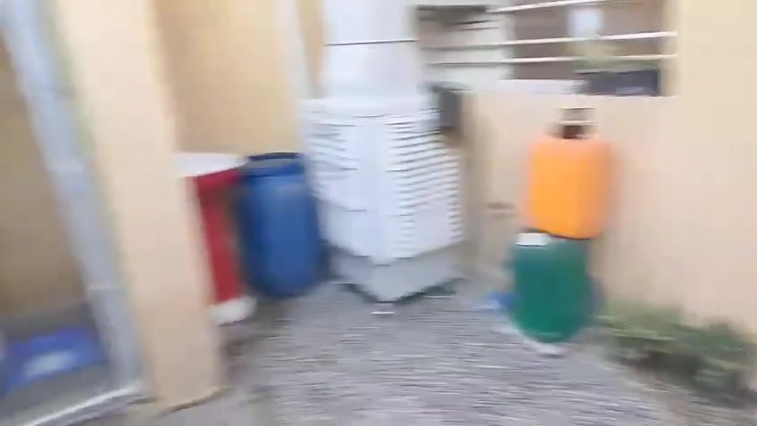 من رخصت مدير الكروب السلام عليكم بيت مساحه 100 متر طابقين الطابق الثاني سندويش الطابق الأول طابوك 3 غرف نوم السعر 70 وبيه مجال طابو زراعي سند 25 العنوان الزعفرانيه شارع الكهرباء دور شارع مول أحمد السعيدي الفرع السادس خدمات ماء كهرباء مجاري للاستفسار الاتصال *********** يرهم مراوس بيت 100 متر طابقين بالجواهري وننطي فرق
