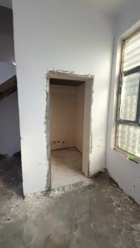 دار للبيع 100متر مربع عنوان حولي الخصيمه مجمع حيدر بن حجي هندي جهة الملعب تواصل ع رقم ***********
