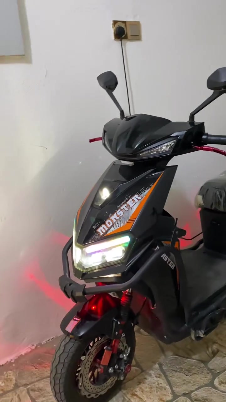 🏍️ من رخصة الأدمن
🔥 دراجة سكنس موديل 2026 للبيع — أو مراوس 

🔹 المواصفات:
• سكنس موديل 2026
• المراوس O
• فحل + درع + شنطة
• بصمتين + سويتشين
• كرتين + مفتاح
• بريكات هايدروليك دهن
• نظام رجوع للخلف R
• 4 نمر
• مشي حقيقي 80–85 كم
• تايرات جديدة
• كهربائيات بحالة جيدة
• الدراجة بحالة ممتازة وجاهزة للاستخدام

📍 الموقع: موصل – حي البكر، قرب ماركت رفعت

📞 للتفاصيل: ***********
