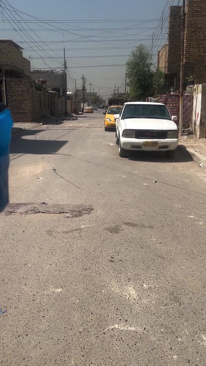 سلام عليكم كاع البيع مساحه٤٠٠مربع  وجهيه ٢٠ونزال ٢٠  مقبليل شارع ابو احمد شارع كريش   سعره منسب. ٢٥ الهاتف***********
