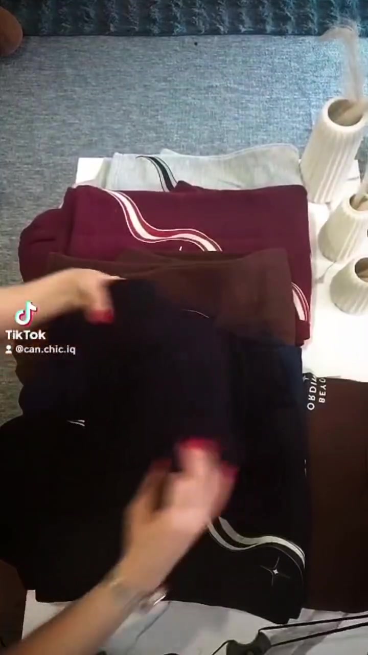 ملابس • لا تفاصيل