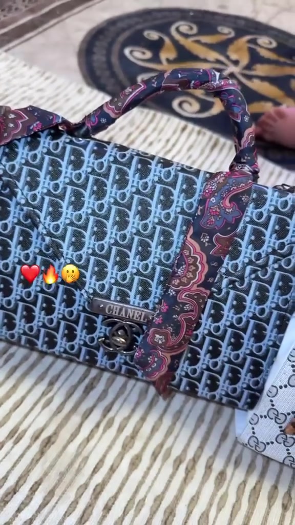 السلام عليكم شلعه مال جنط نسائية فريش عدد ١٠٠ قطعه سعر مناسب
***********
