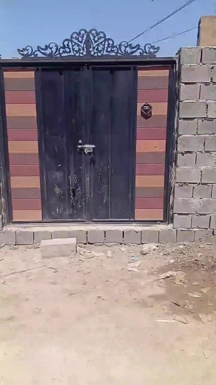 السلام عليكم بيت يعتبر قطعة أرض ١٢٥م واجهه ٥ نزال ٢٥ للبيع بالاستكشافات مقابل الضباط الزراعي السعر 20مليون وبي مجال الرقم ***********
