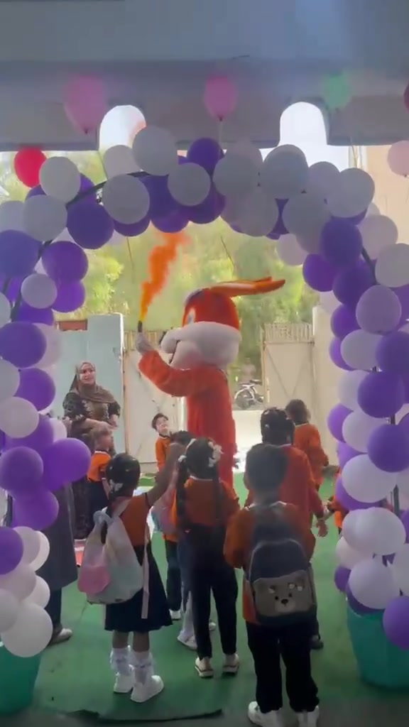 لەگەڵ ئێمە هەنگاوی بەرز پێکەوە دەنێین
ئێوە هیوای دواڕۆژی نیشتمانن 
لە ئاڵتون چێژی ژین ببینن,,
***********
