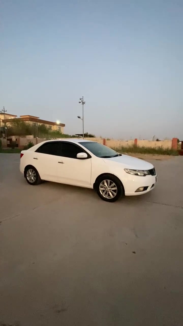 سيراتو 2013  رقم اربيل
فول مواسفات بسمه بدون سلايد
مرايا شفت 
بيها حرف L سبغ ابيع عام
سعر 85
***********
