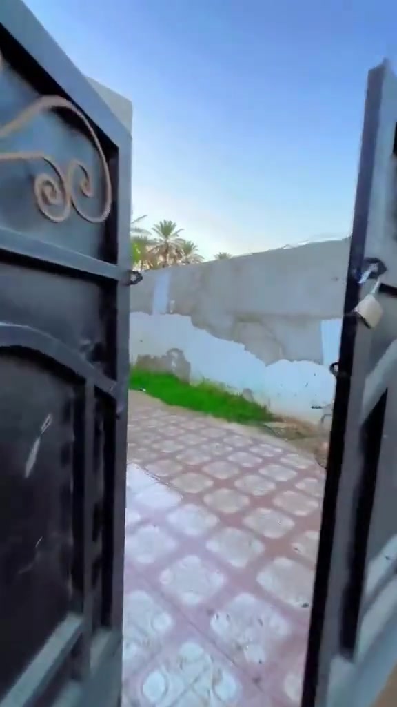 بيت للبيع – فرصة مميزة وجاهز للسكن 🔥 ***********

📍 بغداد – الراشدية – منطقة السادة البحيات
📌 مجاور جامع عبد الكريم أبو غازي

🏡 المساحة: 340م
📐 الوجه: 18م | النزال: 18م
📜 طابو ملك صرف زراعي – سند 25

✨ تفاصيل العقار:
🛏️ ثلاث غرف  نوم
🌳 حديقتين
🏠 بيت جاهز للسكن
💧 ماء
⚡ كهرباء
🚧 خدمات متوفرة بالمنطقة 
💰
📞 للاستفسار والتفاصيل ***********، مراسلة خاص

⭐ مساحة ممتازة | موقع مميز | بيت جاهز للسكن
