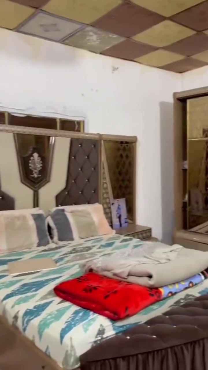 السلام عليكم غرفه نوم تركيه 11 قطعه اصليه اصليه الثقيل الغرفه نفس البلصور عله حطتهه نضافتهه 95% العنوان بصره موفقيه الشراي يتصل مارد خاص بس واتساب واتصال ***********
