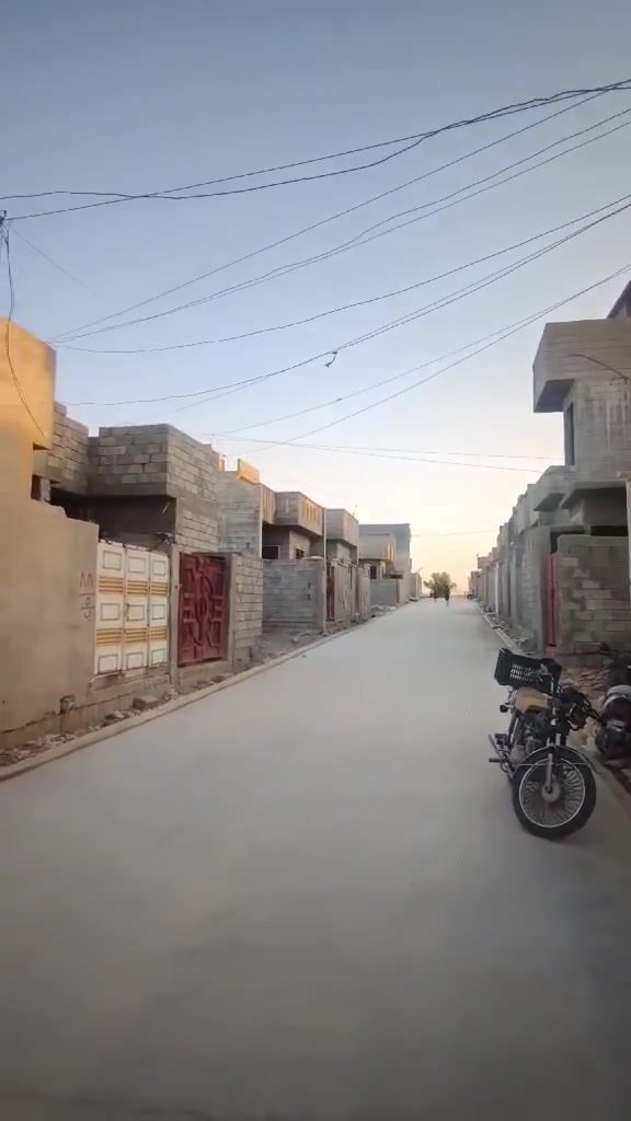 بيت هيكل للبيع - موقع متميز وخدمات مكتملة 🏠
​الموقع: القوسيات (قرب المدرسة الصينية).
​المساحة: 100 متر  (الواجهة 6.5 متر).
​المواصفات: بناء هيكل متين، يحتوي على استقبال، هول، مطبخ، غرفتين نوم، صحيات داخلية وخارجية، مع كراج.
​الخدمات: المنطقة مخدومة بالكامل (ماء، كهرباء، تبليط).
​السعر: 27 مليون (مع مجال للتفاوض).
​📞 للاستفسار والتواصل: [ابو طارق للعقار 

***********]
