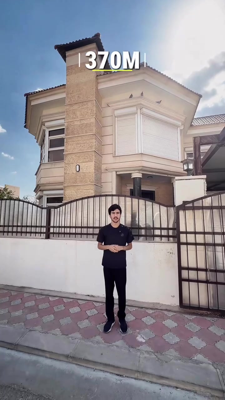 🏡 خانوویەکی جوان لە ئیمپایەر ڤێلا

📐 رووبەر: ٣٧٠ مەتر
🏠 خانووەکە رووکنە
🛏️ ٤ ژووری نووستنی تێدایە

شوێنێکی گونجاو بۆ ئەو کەسانەی دەیانەوێت خانووەکە بە سلیقە و دیزاینی خۆیان تەواو بکەن.

📞 بۆ زانیاری زیاتر و بینینی خانووەکە، پەیوەندیمان پێوە بکەن.
***********

🏡 بيت مميز في إمباير فیلا

📐 المساحة: ٣٧٠ متر
🏠 البيت روكن
🛏️ يحتوي على ٤ غرف نوم

مناسب للعائلة وللشخص اللي يحب يكمل البيت ويصممه حسب ذوقه الخاص.

📞 للمزيد من التفاصيل ومعاينة البيت، تواصلوا ويانا.
***********
#للبیع #بۆفرۆشتن #ئیمپایەر #فیلا #ڤێلا #عقارات  #villas #EmpireWorldErbil #empireroyal #empire_royal_villas #  #EmpireRoyalVillas #إمبایر  #اربیل #بیت
