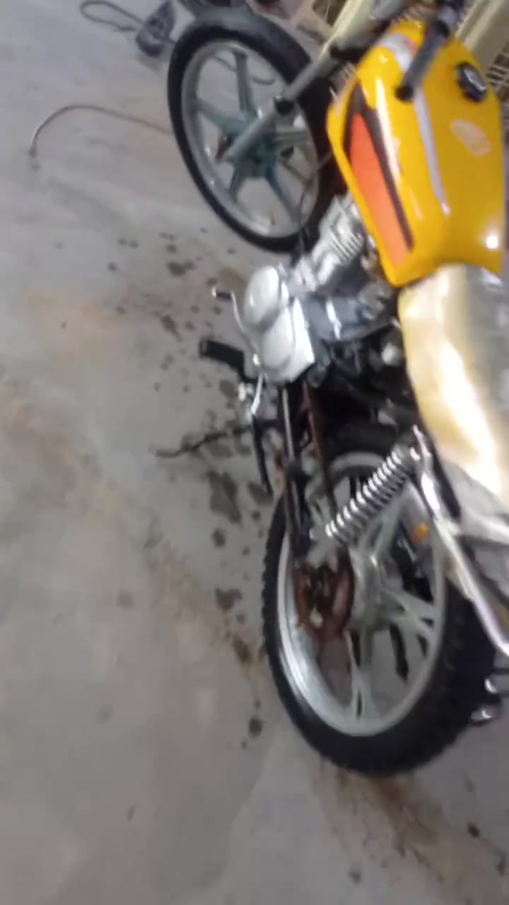 السلام عليكم يا ولد دراجه للبيع للشراي فقط المحرك ما مفتوح ولا برغبي الدراجه شوف عينك النظافه لا تتعبني ولا اتعبك هذا سعرها450 مكان البصره الجزيره باب الهوى رقم الهاتف ***********
