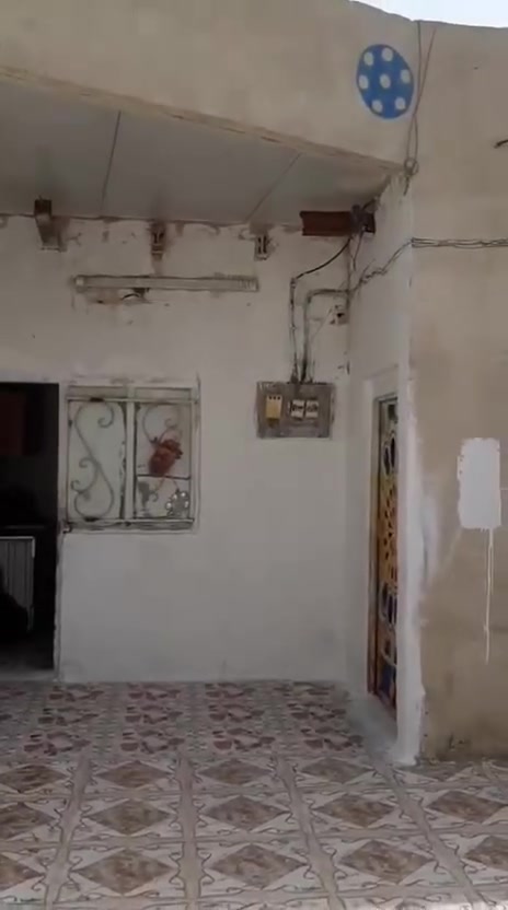 السلام عليكم بيت حواسم للبيع لا معوض ولا علي كص مكان في العوفيه كامل من كلشي  
 
للاستفسار عله باقي تفاصيل 
رقم الهاتف بي واتساب  ***********
