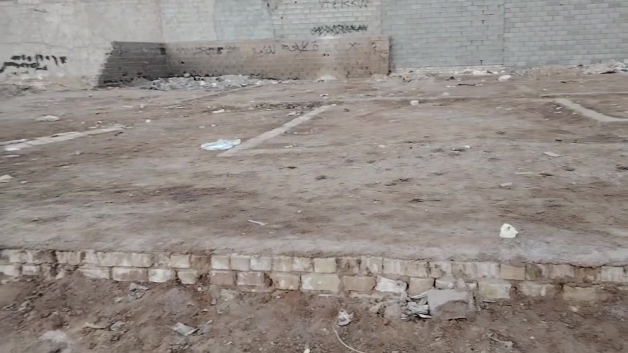 ٣٠٠ متر بشارع سيد عوده كامل خدمات عوزه بس تبليط ***********
