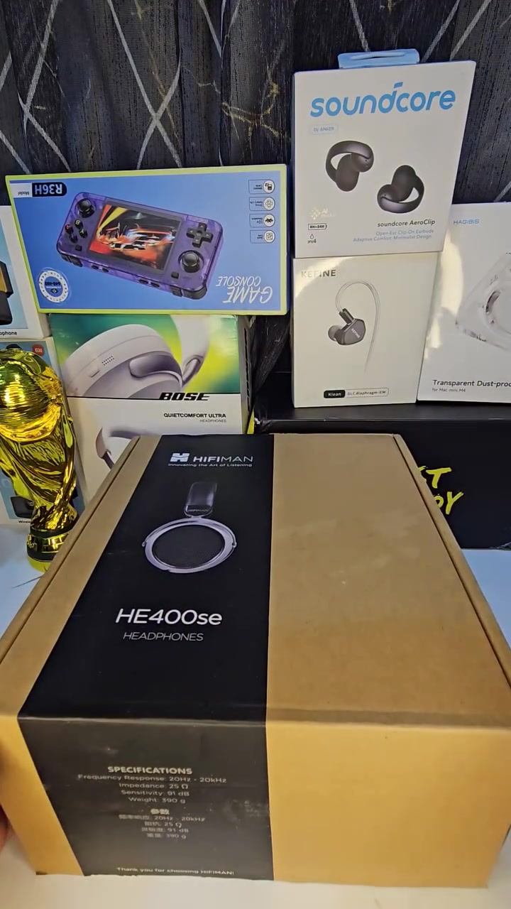 السماعة الاحترافية HIFIMAN HE400se 🎖
ذات التصميم المفتوح من الخلف وتقنية المحرك المغناطيسي المستوي من أروع السماعات 💯
جديدة كبس شركة مفحوصة وكاملة 💯

♦️نوع الدرايفر: مغناطيسي يوفر صوتاً دقيقاً وعالي التفاصيل.
♦️التصميم: مفتوح من الخلف لضمان مرحلة صوتية طبيعية وواسعة.
♦️المميزات: وسائد أذن مريحة لجلسات الاستماع الطويلة وكابل قابل للفصل.
.
.
للأستفسار على الخاص 
او على رقم الواتساب ***********
الاعتماد كارت اسيا او تحويل سوبر كي 
#تابع_منشورات_الصفحه
