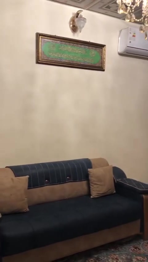 السلام عليكم دار للبيع
📍في الطي شاطئ التاجي نزلة الدار مقابل أسواق مصطفى الطائي 
1- المساحة 150 م واجهة 7.5 نزال 20 ملك طابو صرف سند 25 
 2- يتكون من 5 غرف نوم 
3- و 2 مطبخ 
4 - و 2 حمام 
5 - صالة ضيوف وحولي ومنورين 
6 - بناء حديث 
7 - ملاحضة ؛ الدار يقع على شارعين ( زنجيل ) يبعد عن الشارع العام 100 م 
السعر 300 قابل للتفاوض
للأستفسار الاتصال على الرقم 
***********
***********
