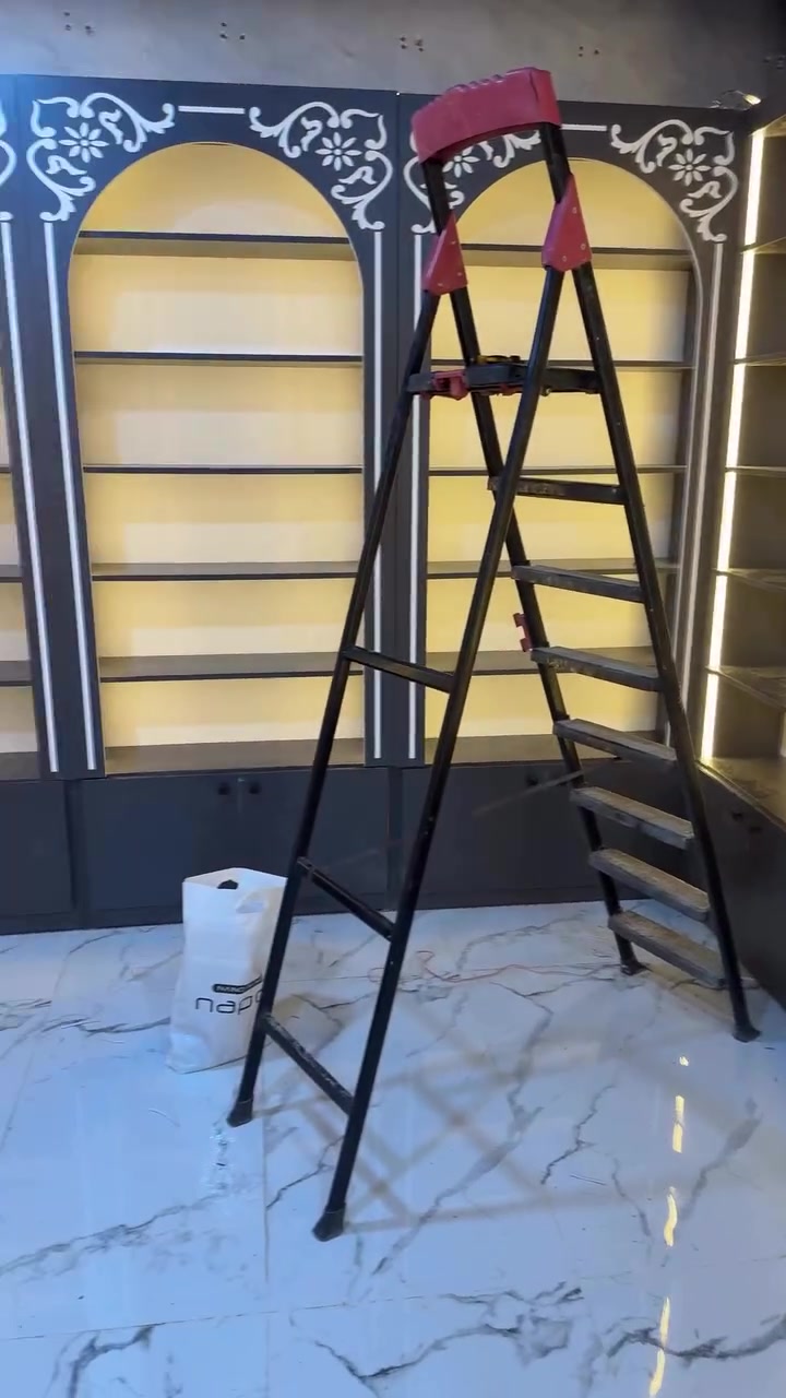 سلام عليكم ديكوور محل كامل للبيع
مثل ما موضح أمامكم استعمال شهر فقط 

سعره مليونين قفل الله شاهد كلفني فوك المليونين ونص 

***********
