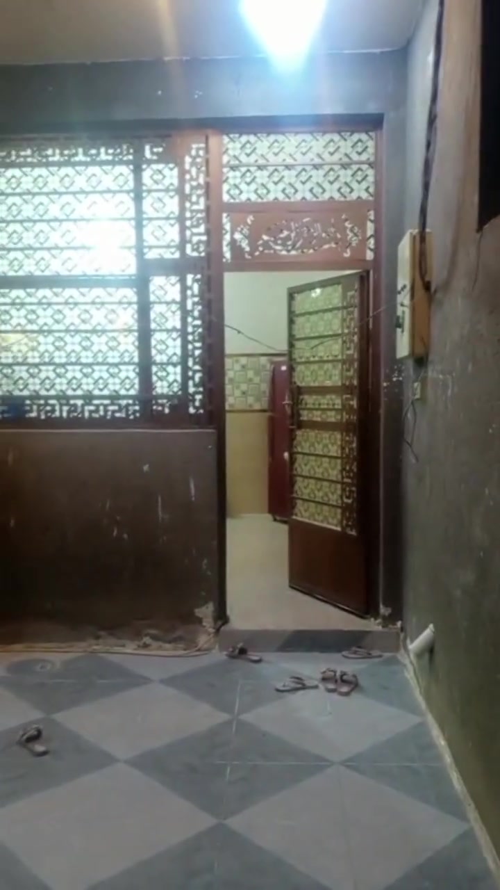 طريق المطار • قرب قرية فلسطين • ٢٠٠م
