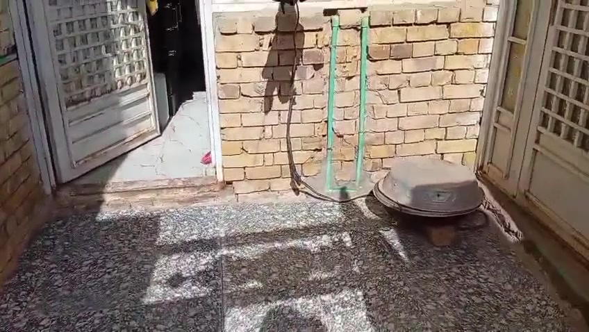 بيت للبيع في حاوي العباس على شط نهايه تبليط يتكون من دوانيه ومطبخ  وصاله وغرفه وصاله ثانيه فوك  صحيات خارجية وحمام داخلي بناء حديث مساحته 100متر مربع 
للتواصل مع صاحب الدار ***********
