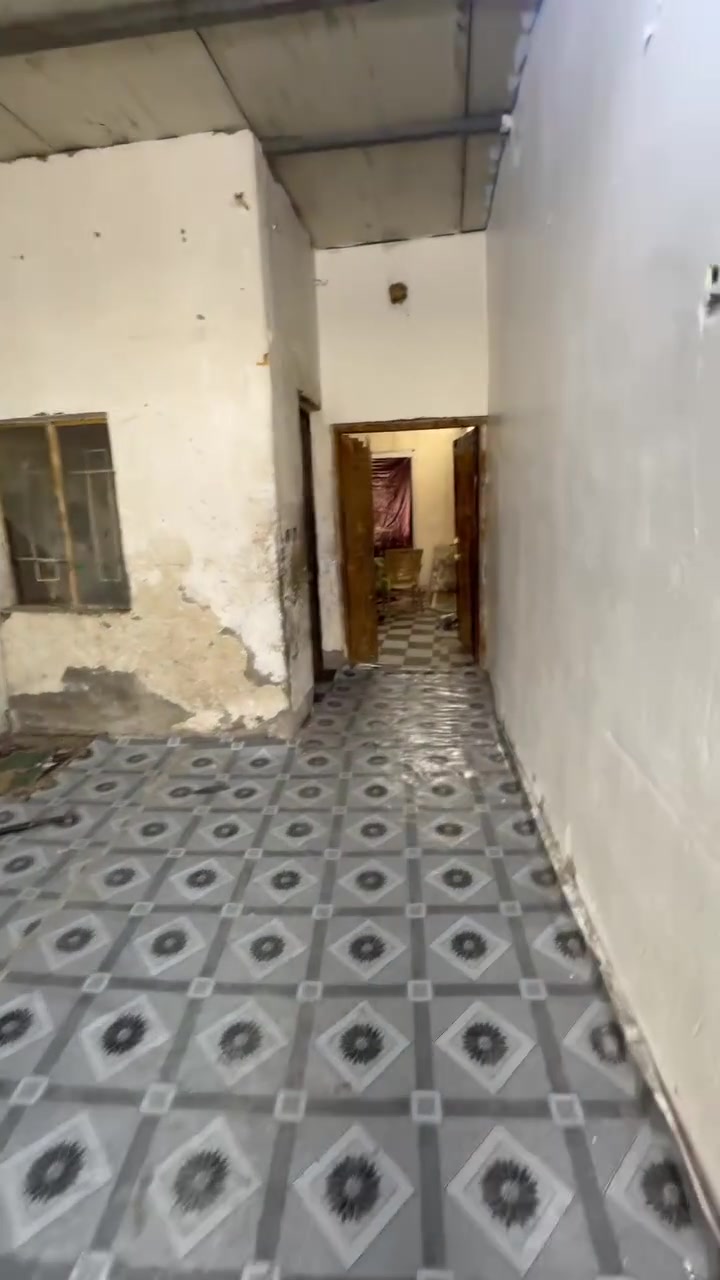 السلام عليكم مشتمل ٥٠ متر لليجار العنوان جكوك الاساتذى قرب الكرفاين السعر ٢٥٠ للتصال ***********
