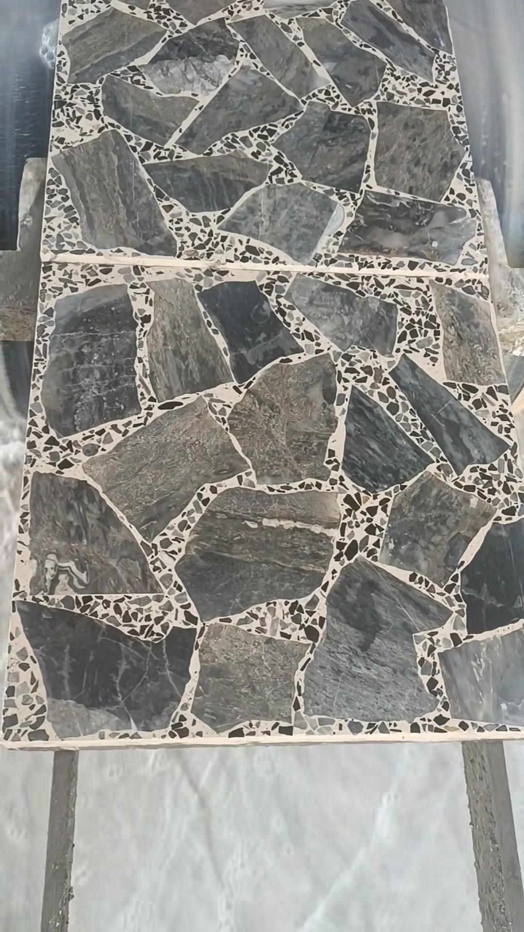 معمل الفاروق الأوتوماتيكي 🧱
​نقدم لكم أجود أنواع الكاشي والموزائيك في الموصل، بتصاميم حديثة وجودة عالية:
​✅ كاشي بمختلف الأنواع والألوان.
​✅ انتاج الكاشي الموزائيك ومطعم بالمرمر 
✅باحدث المكائين الايطاليه 
✅اجود انواع المواد الخام
​✅ إنتاج آلي دقيق لضمان المتانة والجمال.
✅اجود انواع الاسمنت التركي والسعودي
✅كاشي مطعم رصاصي 30×30     40×40
​📍 الموقع: الموصل - الملوثة (الجانب الأيمن).
📞 للحجز والاستفسار: *********** | ***********
