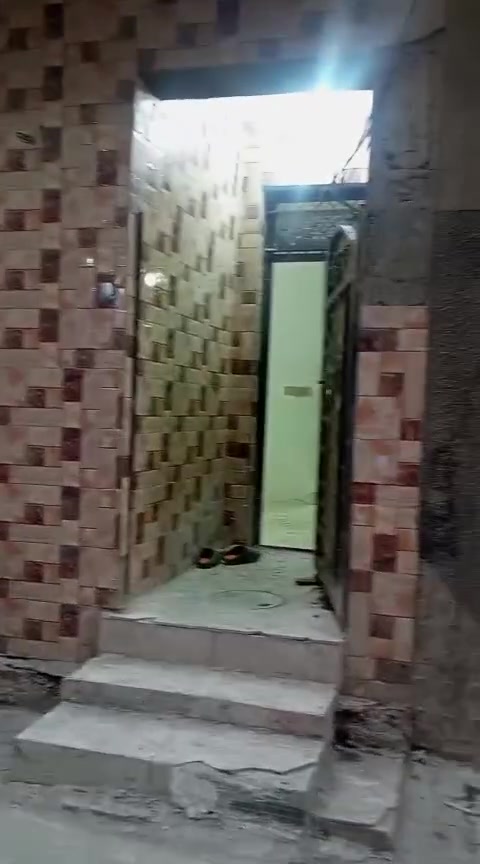 السلام عليكم تعلن شركة الجبوري للعقار والمقاولات العامه عن بيع دار ملك صرف زراعي سند 25 في منطقة الكريعات قرب نهر دجله فرع سكلة أبو زكريه بناء نضيف 
1 المساحة 50 متر 
2 الواجه 5 مترررر 
3 النزال 10 مترررر 
4 عرض الفرع 6 متررر 
5 السعر 110 مليون وبي مجال 
يحتوي على 3 طوابق 3 غرف نوم وصاله وحولي ومطبخ وخدمات وبيتونه وسطح 
عنوان الشركة الكريعات الكويتي شارع حسينية ابي تراب قرب فلكة القرغولي استفسار اتصال على الارقام التاليه 
*********** أبو صكر الجبوري 
***********
