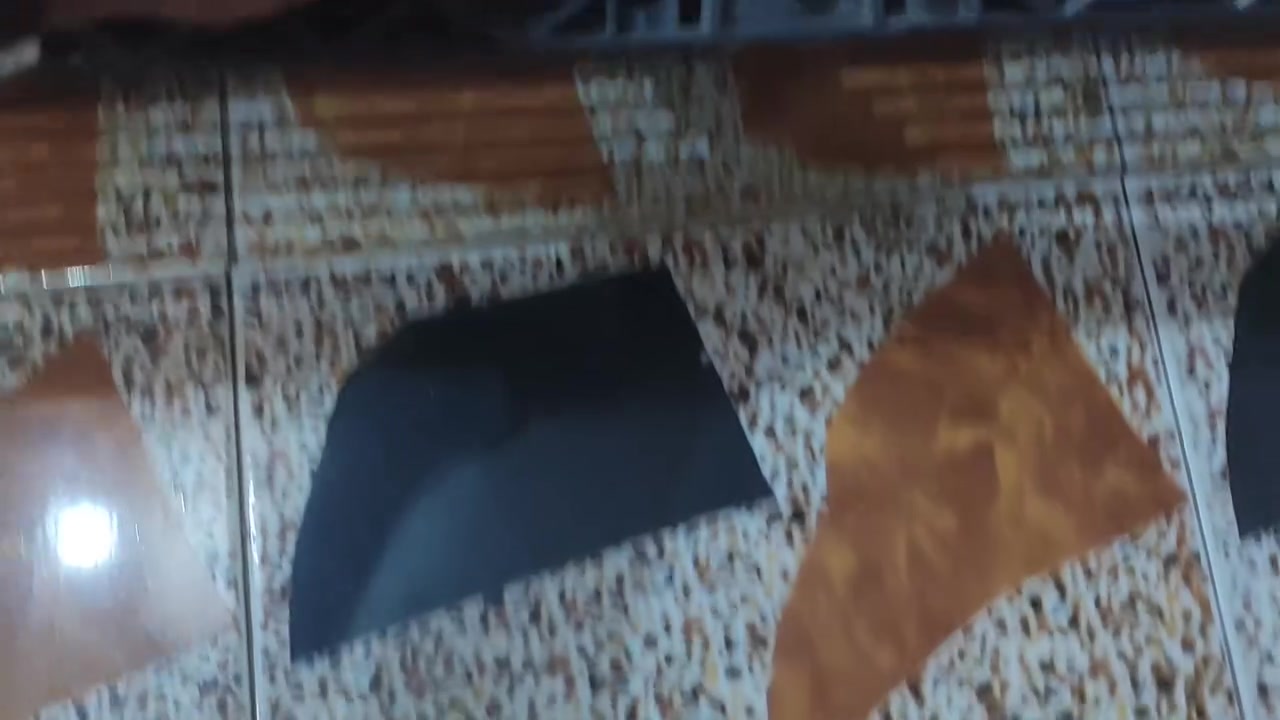 السلام عليكم... يوجده برده عدد 2(بوابات) ... شوفر ليت ترافيرس اصلي ابلاد مع الماطورات الخاصه بها+افراش اصلي ابلادي ... التواصل على الرقم ***********
