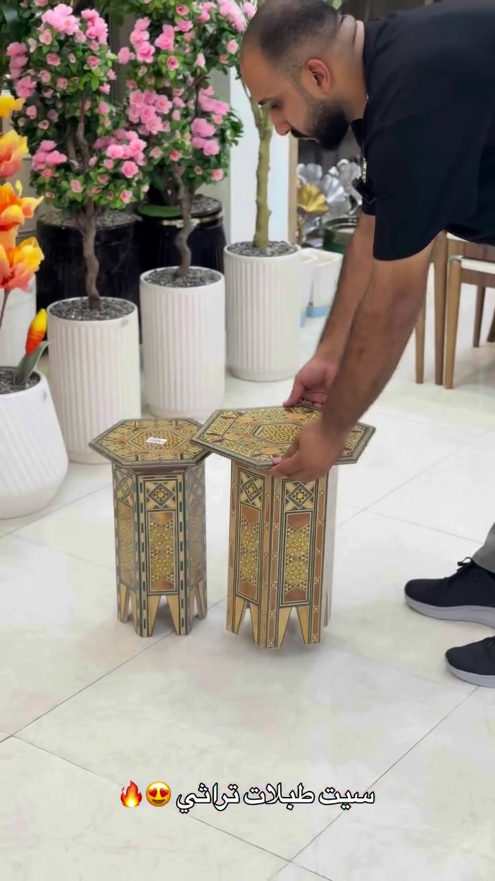 عراقة الماضي ودفء التراث اللي ينطي هيبة لـكل صالة واستقبال! 🪵📜✨ سيت طبلات تقديم خشب بـديزاين تراثي قديم (أنتيك فاخر).. الأصالة، الحفر المتقن، والنزاكة الملكية بـكل تفصيلة! 👑🏡 الـتـرتـيـب الـعـصـري 🏡 تفاصيل أنيقة 👑
لأن القطع التراثية والأنتيك تنطي لمسة فخامة وهيبة ما تروح موضتها بـمرور السنين، ولأن طقم الطبلات التراثية يجمع بين أصالة النقش العراقي/الشرقي القديم ومتانة الاستخدام، وفرنا لـكم في فينوس سنتر السيت الأكثر تميزاً وجاذبية: سيت طبلات تقديم خشب بـموديل تراثي قديم لـجلسة ضيافة بـطعم الفخامة الأصيلة!
رجعي العراقة والأصالة لـبيتك بـأنزك سيت طبلات تراثي من فينوس سنتر! 😍
الـعـنـوان : حـي الـحـسـيـن _ شـارع حـسـيـنـية الـحـجـاري _ قـرب مـاركـت الـخـطـيـب
واتـسـاب : *********** 😍
تـوصـيـل لـجـمـيـع الـمـحـافـظـات 🤩
#طبلات_تراثية #طبلات_خشب #طبلات_أنتيك #أثاث_تراثي #سيت_طبلات ديكورات_شرقية نزاكة_البيت فينوس_سنتر السماوة توصيل_سريع ترتيب_وتنظيم أناقة_المنزل ديكور_صالة
