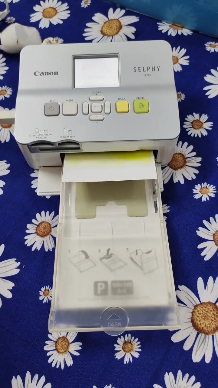 السلام عليكم
للبيع Canon SELPHY CP780 📸
طابعة صور احترافية بتقنية Dye-Sublimation، تعطي صورًا بجودة عالية ومقاومة للماء والخدوش.
المواصفات:
طباعة صور 10×15 سم خلال حوالي 47 ثانية.
شاشة LCD ملونة 2.5 بوصة.
تدعم الطباعة من بطاقات الذاكرة وUSB.
ألوان ثابتة وجودة مختبرات التصوير.
سهلة الاستخدام ومناسبة  للاستخدام المنزلي.
الحالة: مستعملة قليل كلش ونظيفة. الملحقات: الشاحن ودرج الورق  والورق 
السعر: 75 الف 
📩 للاستفسار أو التواصل عبر الخاص.
الهاتف : *********** 
بغداد _ البلديات
