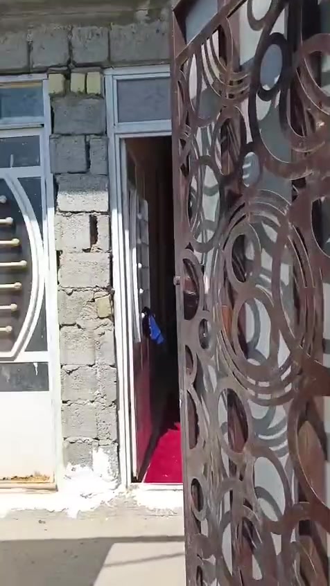 السلام عليكم
الدار البيع المساحة ٩٠ الواجة ٥ النزال ١٨ 
البيت يحتوي على غرفة ٤×٥ 
أو حمان ٢×٢ ترك ٢×١.٢٥ 
صاله  ٥×٥
ستقبال ٣.٥×٤.٥
مدخل الصالة ١١٠ عرضه × ٤.٥
طرمة ٥ ×٢ 
السعر خاص ومناسب 
العنوان خلف البانزين خانه قرب سجاد ماركت 
الاستفسار ***********
