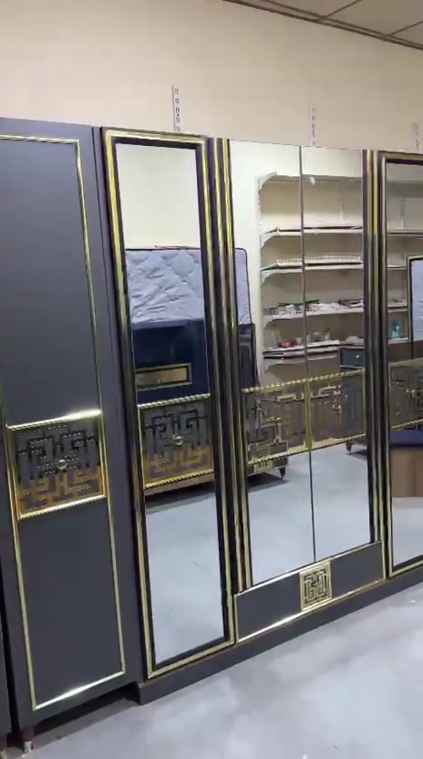 السلام عليكم غرفه تركيه للبيع 10 قطع نظيفة لون رصاصي نظام أبواب لضهر مالته ابلوك ابو ٨ ملم وبرغي وجوي حديد لغرفه ما بيه لا ضرر ولا رطوبه. لجربايه جك مخزن ولشازلون مخزن اي استفسار اتفضلو خاص هذا رقمي *********** واتساب موجود

