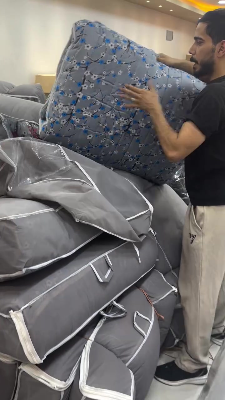 جودليه لايران لاصلي 
وزن ثقيل ابو جنطه 
تفاصيل جودليه 
وزن 4 كيلو
طول 190
عرض 90
توصيل مجانا 
كل ثلاث قطع ب 50 الف 
موجود خدمه توصيل جميع محافضات
للحجز راسلونه وتساب ☎️ 
***********
 #عروض #مفروشات
